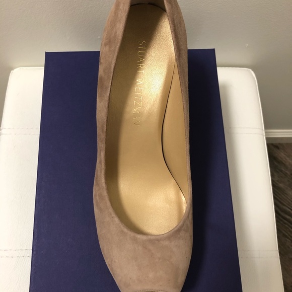 Stuart Weitzman Anna suede wedges in Haze size 8.5. - Picture 2 of 9